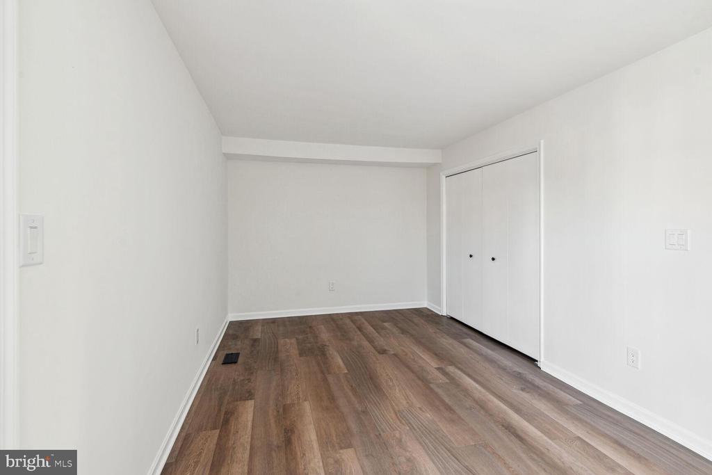 33 QUEEN ANNE WAY F