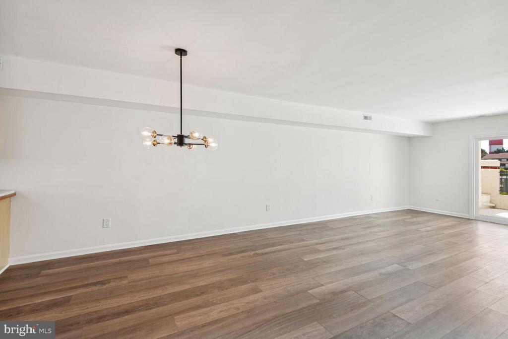 33 QUEEN ANNE WAY F