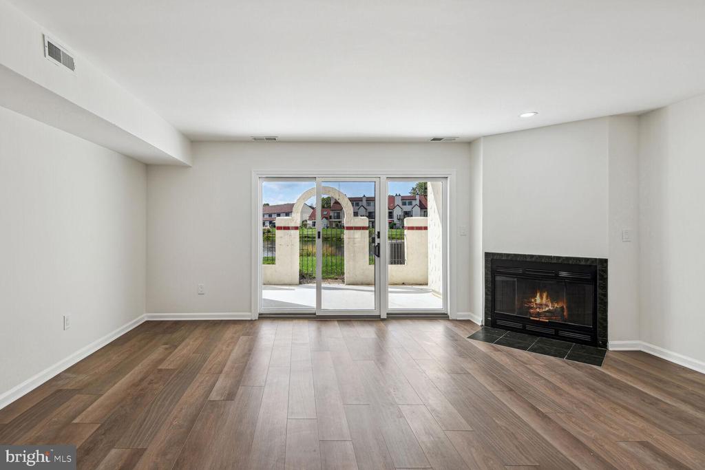 33 QUEEN ANNE WAY F
