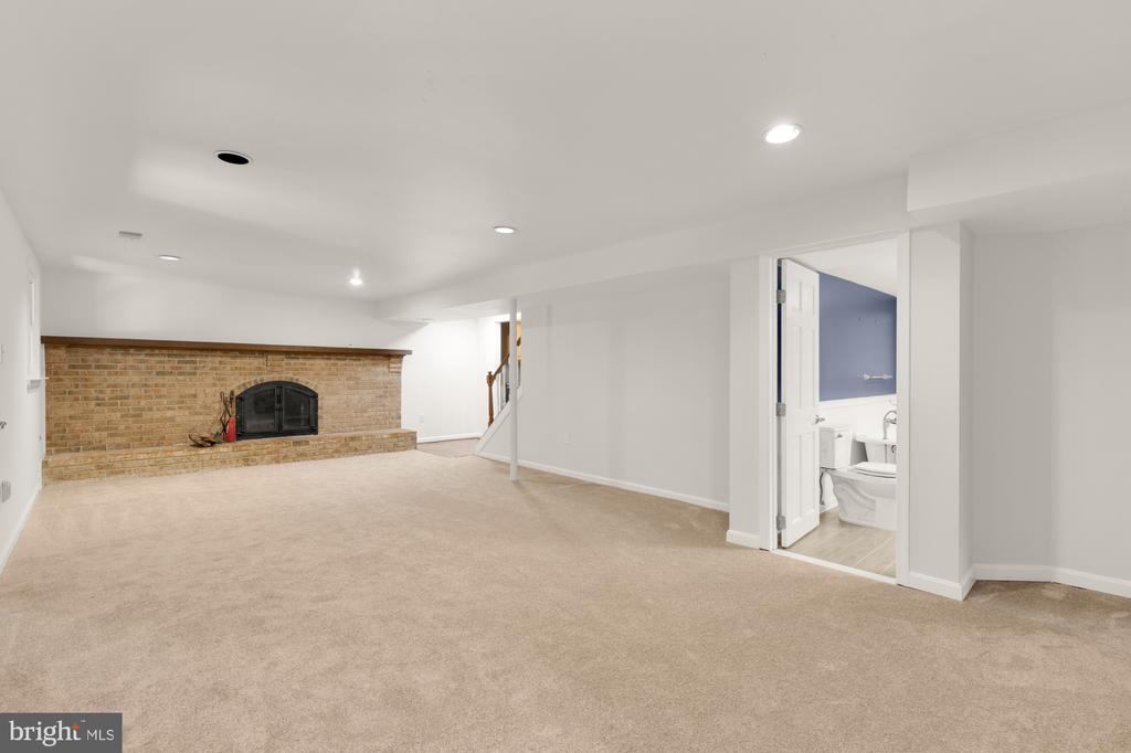 8006 ROCKWOOD COURT
