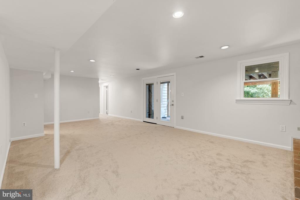 8006 ROCKWOOD COURT