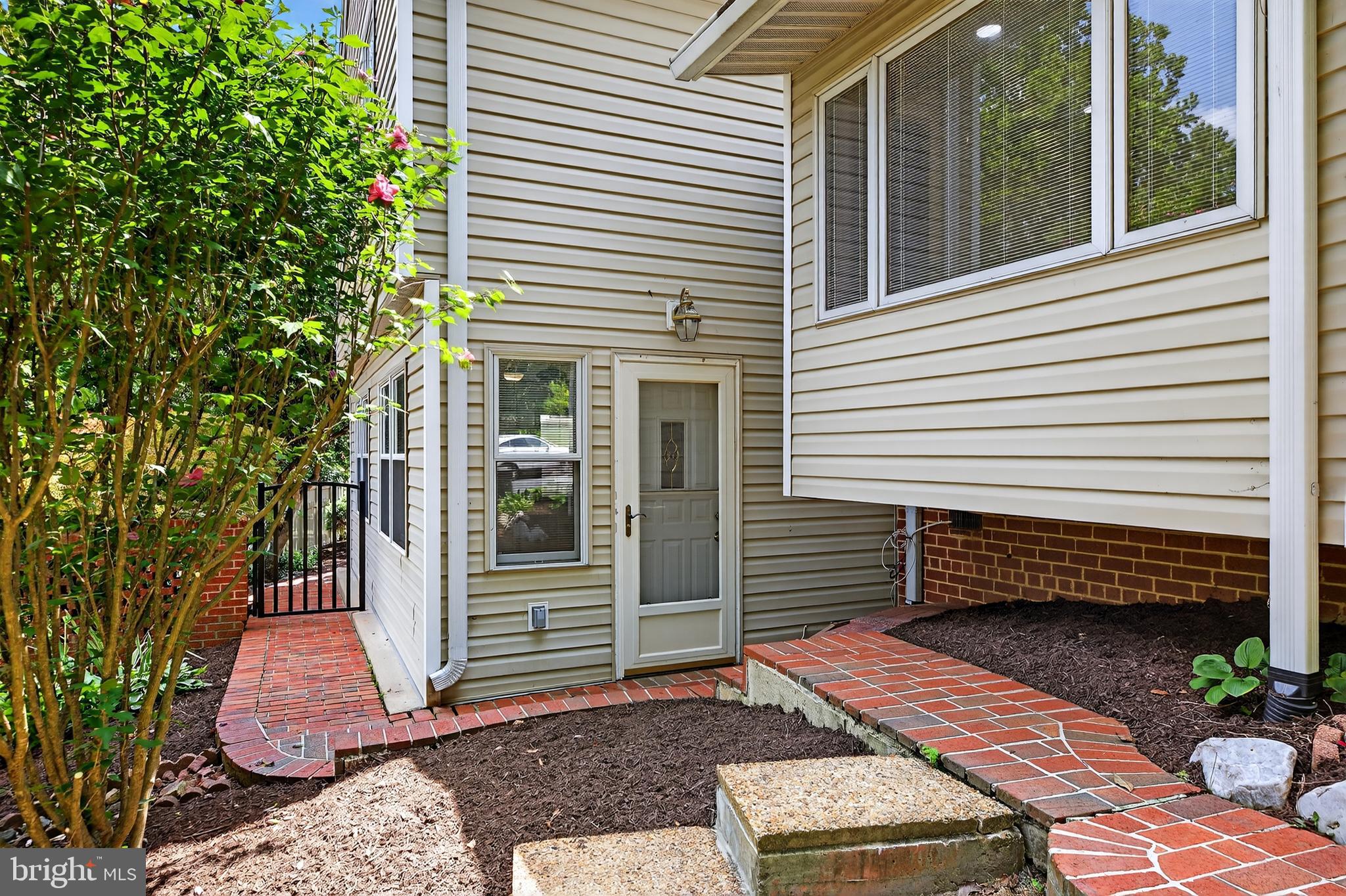 5511 GWYN PLACE