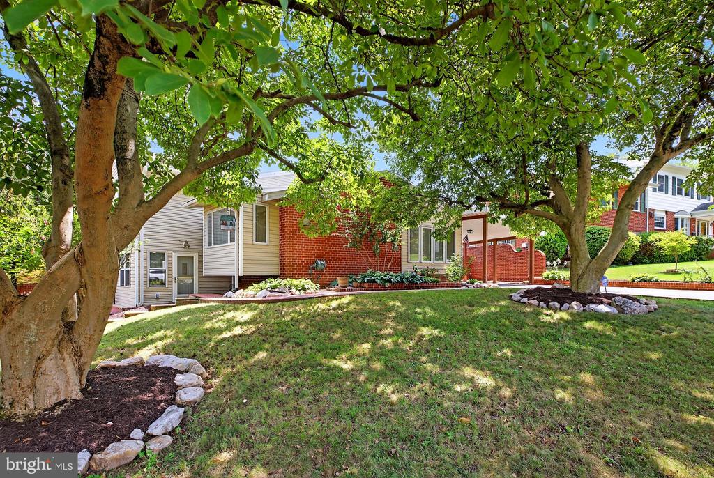 5511 GWYN PLACE