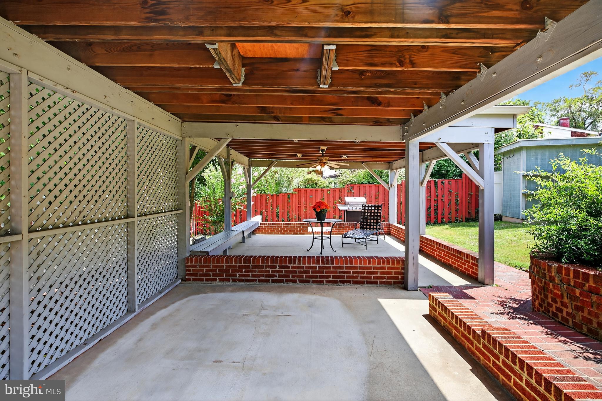 5511 GWYN PLACE