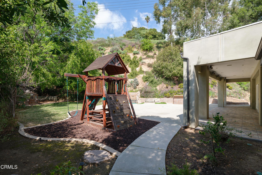 1425 Cresthaven Drive