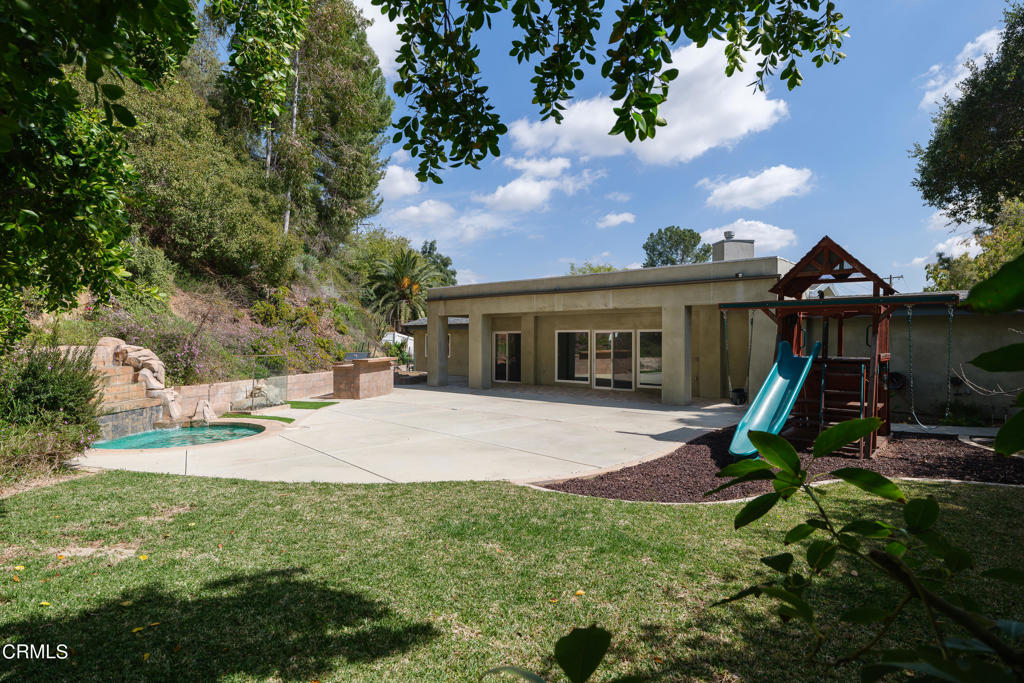 1425 Cresthaven Drive