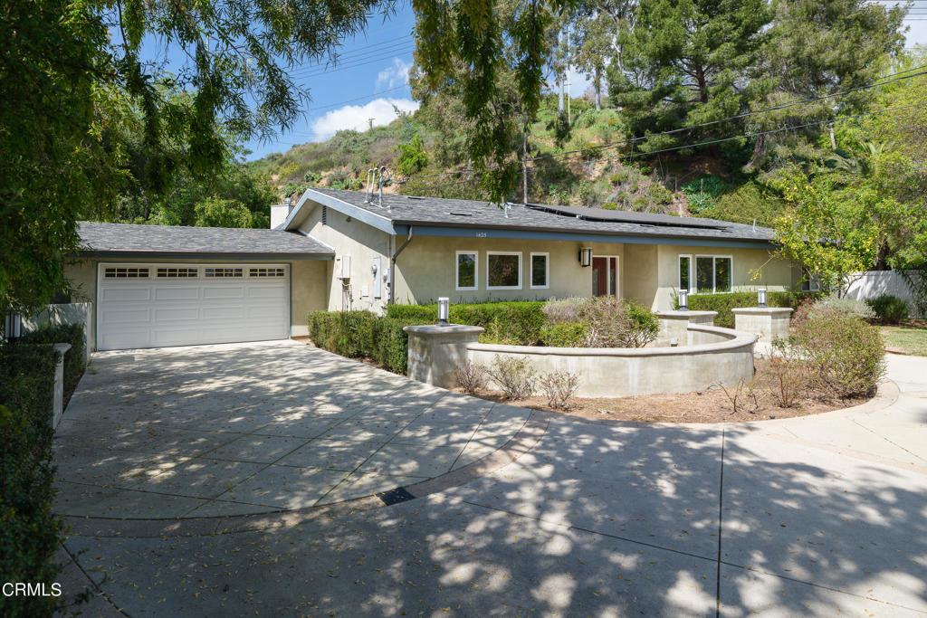 1425 Cresthaven Drive