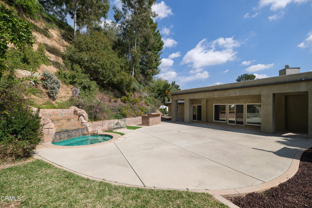 1425 Cresthaven Drive