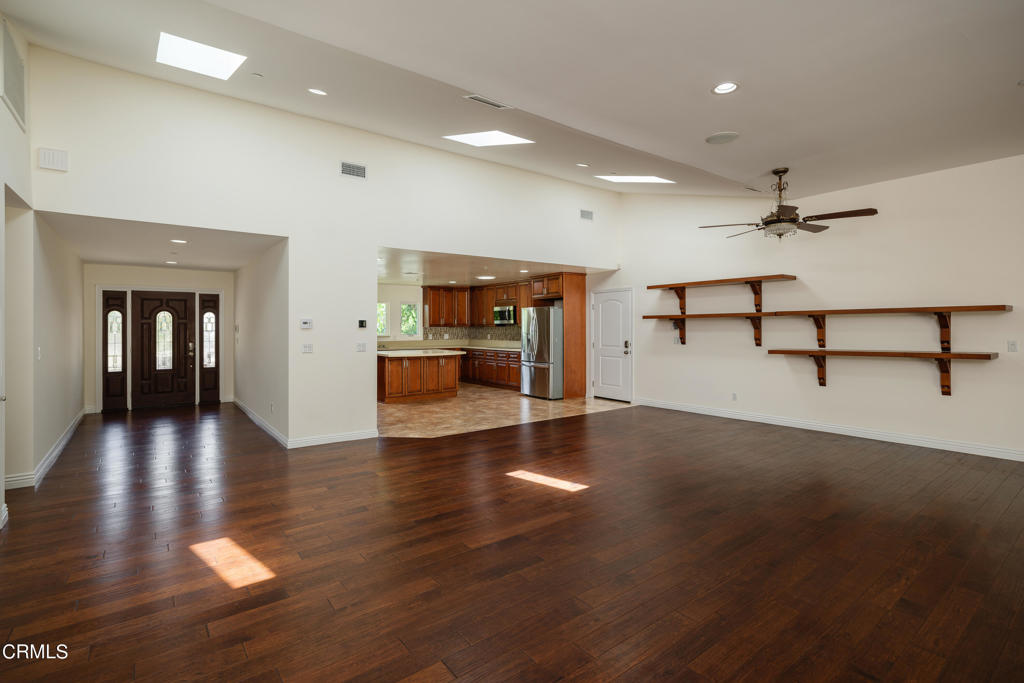 1425 Cresthaven Drive