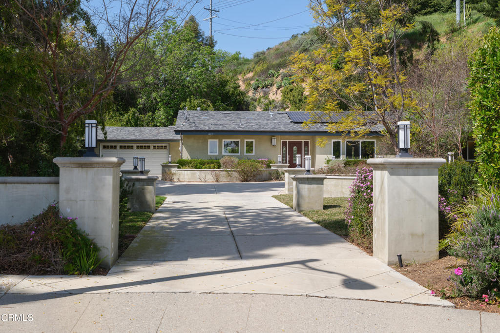 1425 Cresthaven Drive