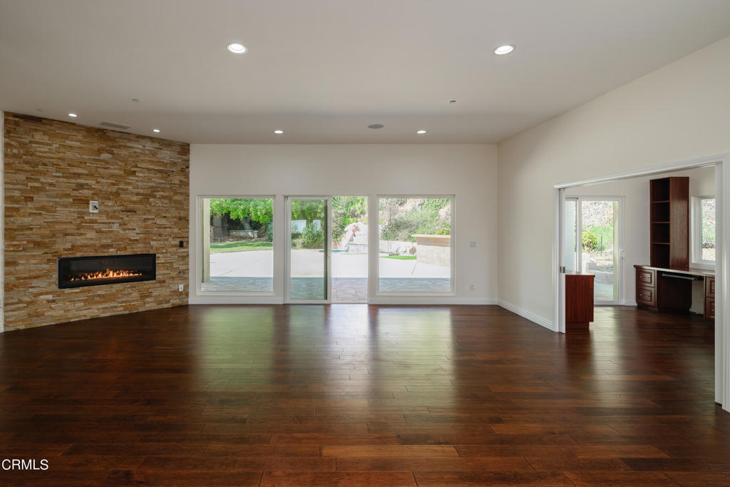 1425 Cresthaven Drive