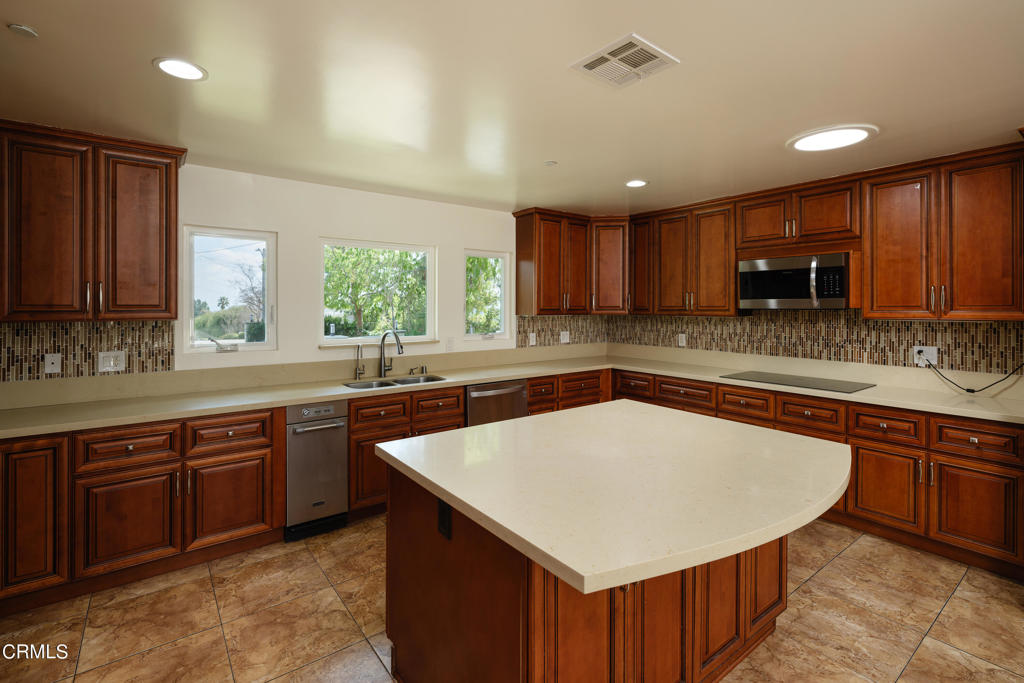 1425 Cresthaven Drive