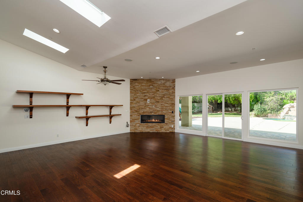 1425 Cresthaven Drive