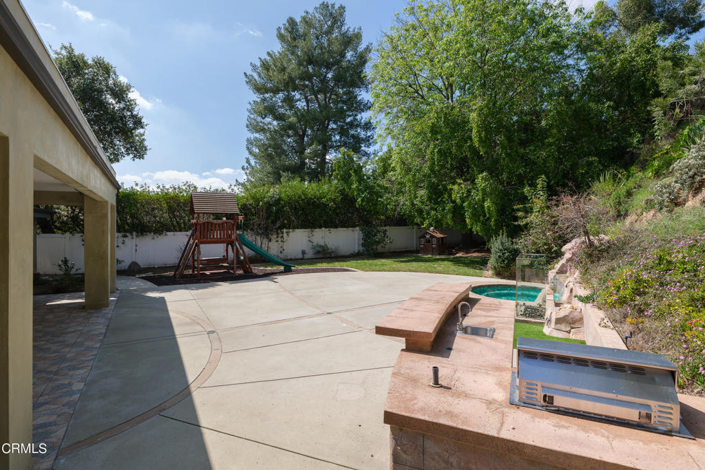 1425 Cresthaven Drive