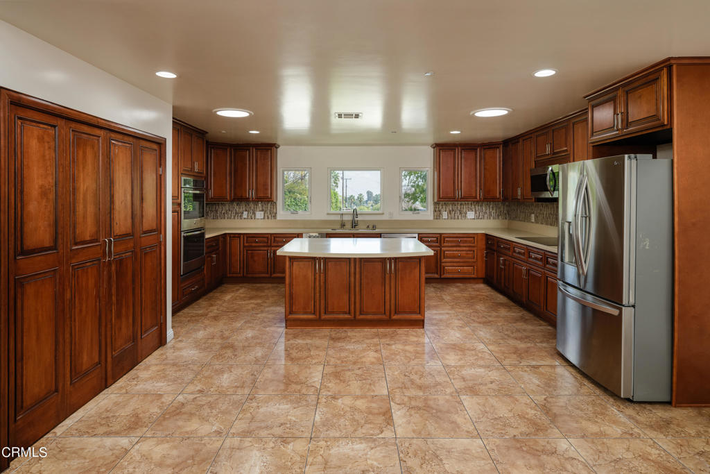 1425 Cresthaven Drive