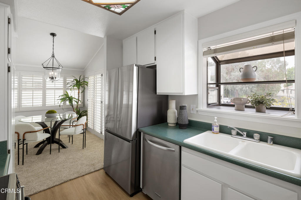 10518 Sunland Boulevard 7