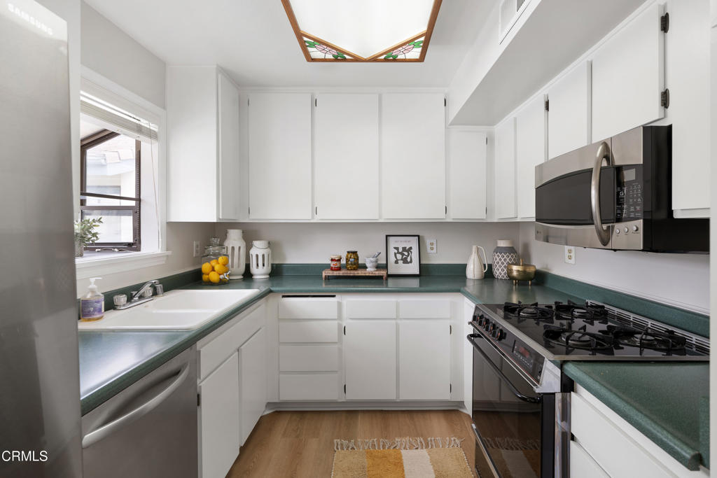 10518 Sunland Boulevard 7