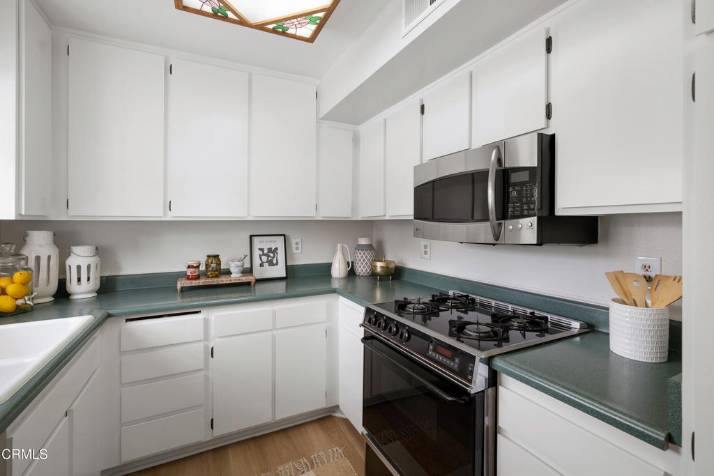 10518 Sunland Boulevard 7