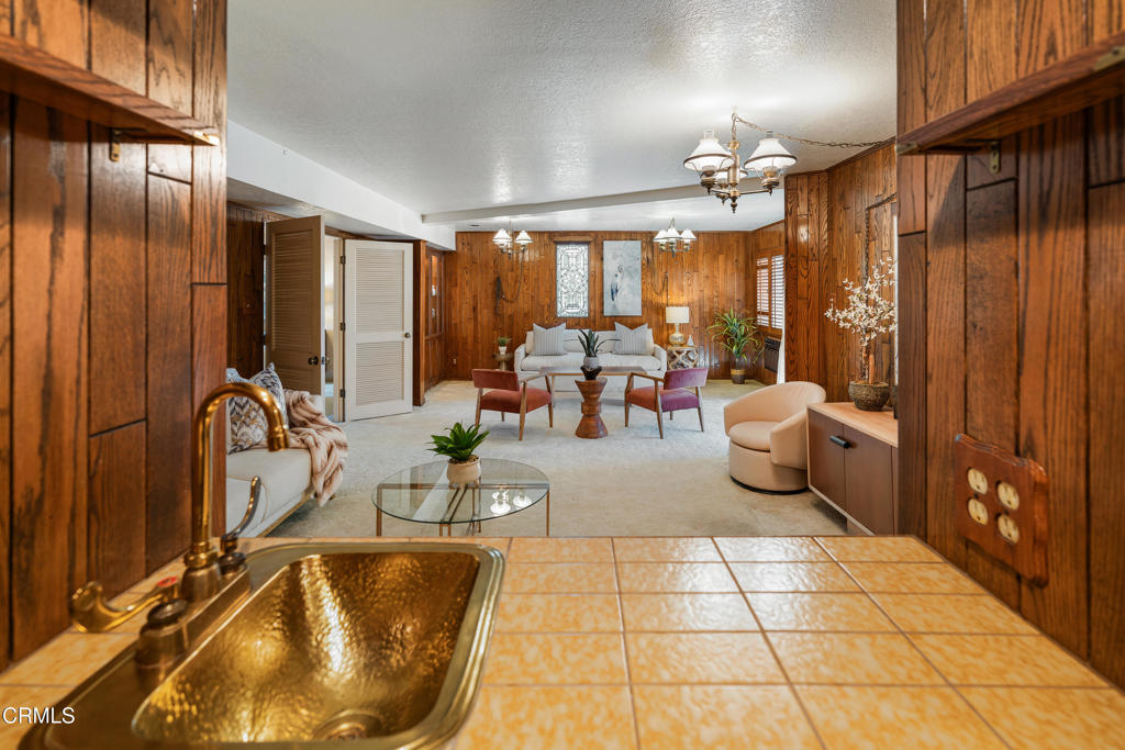 1400 Valley View Road 1