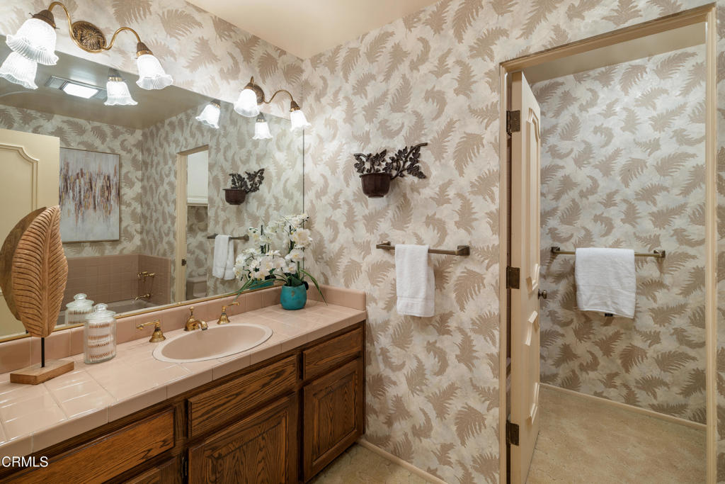 1400 Valley View Road 1