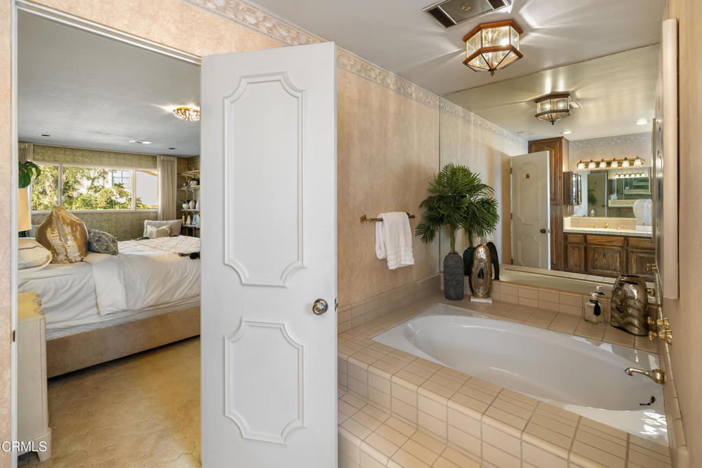 1400 Valley View Road 1