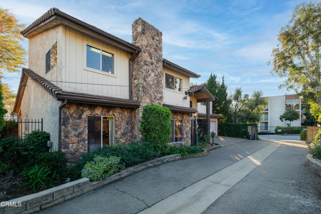 1400 Valley View Road 1