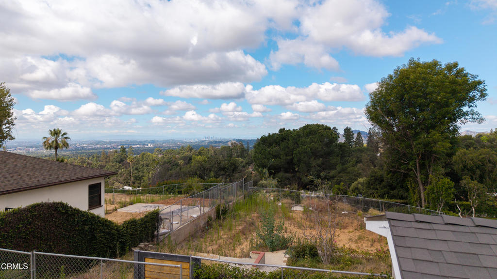 1205 E Loma Alta Drive