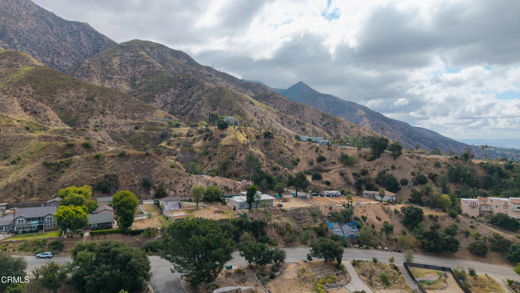 1205 E Loma Alta Drive