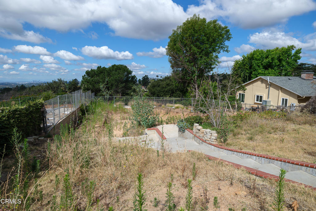 1205 E Loma Alta Drive