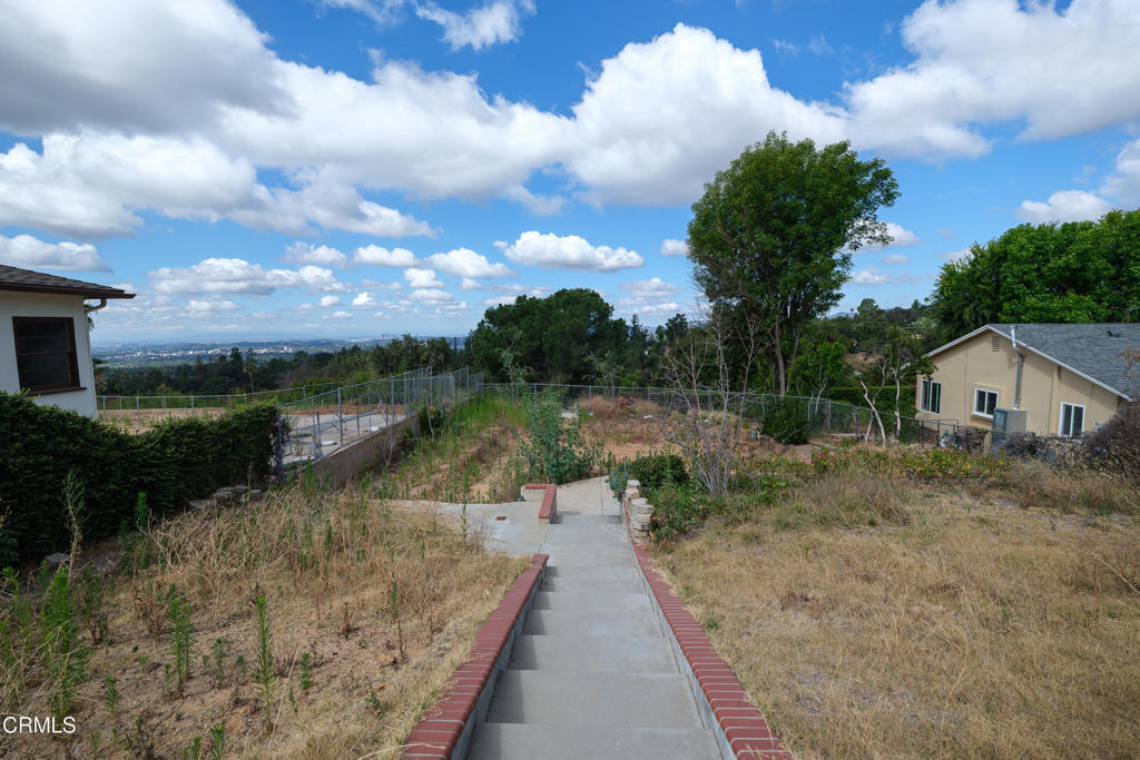 1205 E Loma Alta Drive