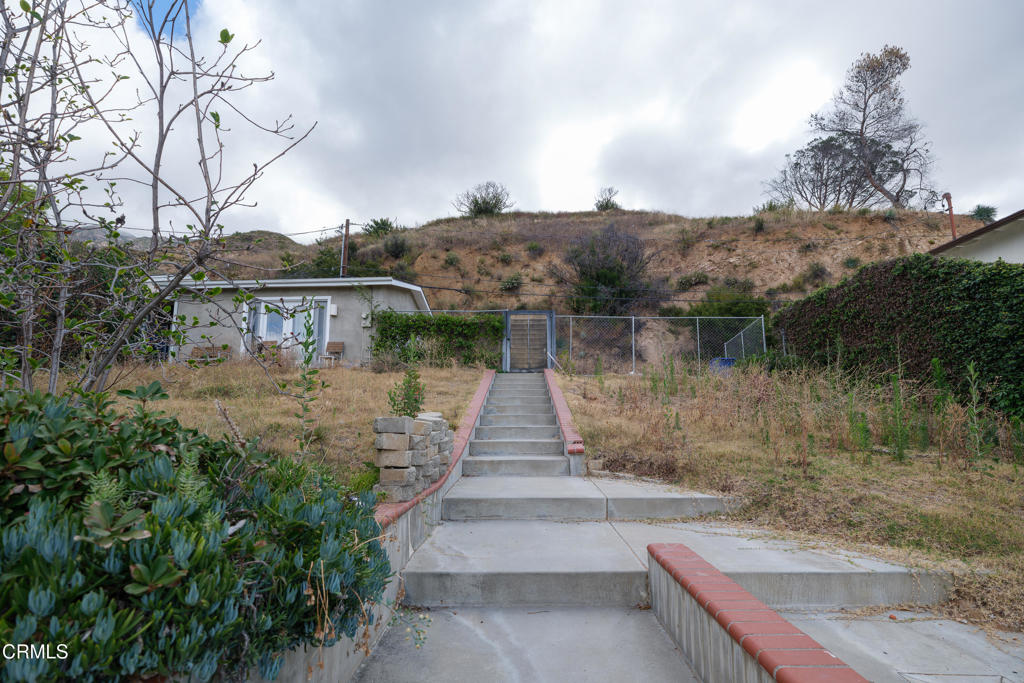 1205 E Loma Alta Drive