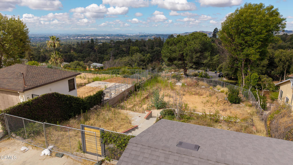 1205 E Loma Alta Drive