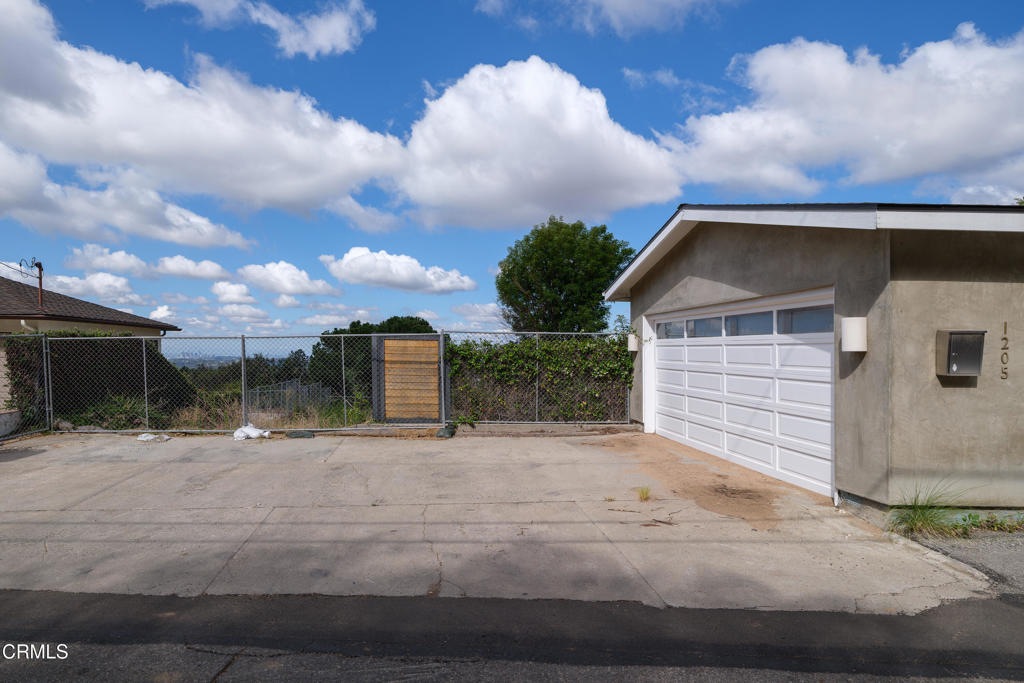 1205 E Loma Alta Drive