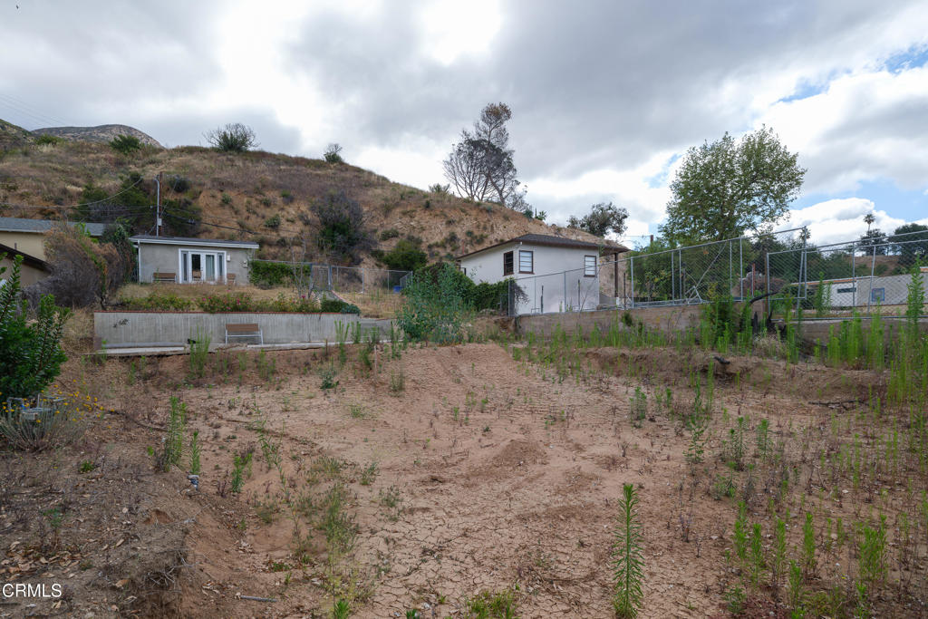 1205 E Loma Alta Drive