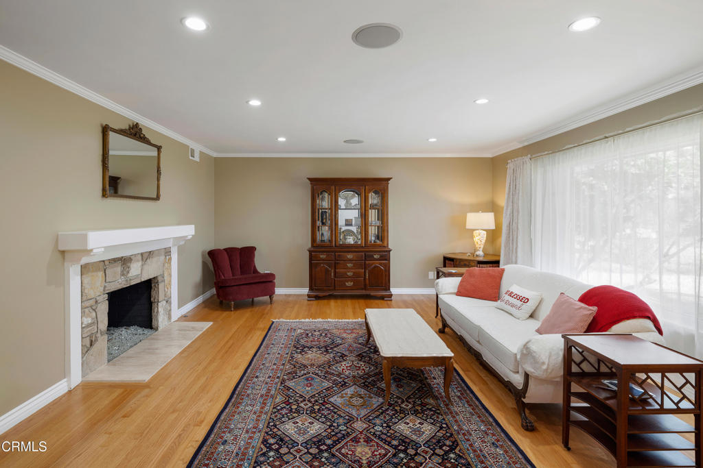142 W Santa Anita Terrace