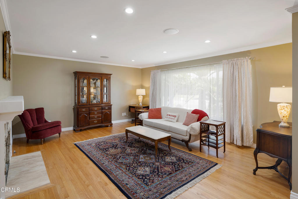 142 W Santa Anita Terrace