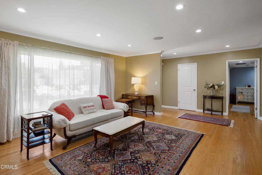 142 W Santa Anita Terrace