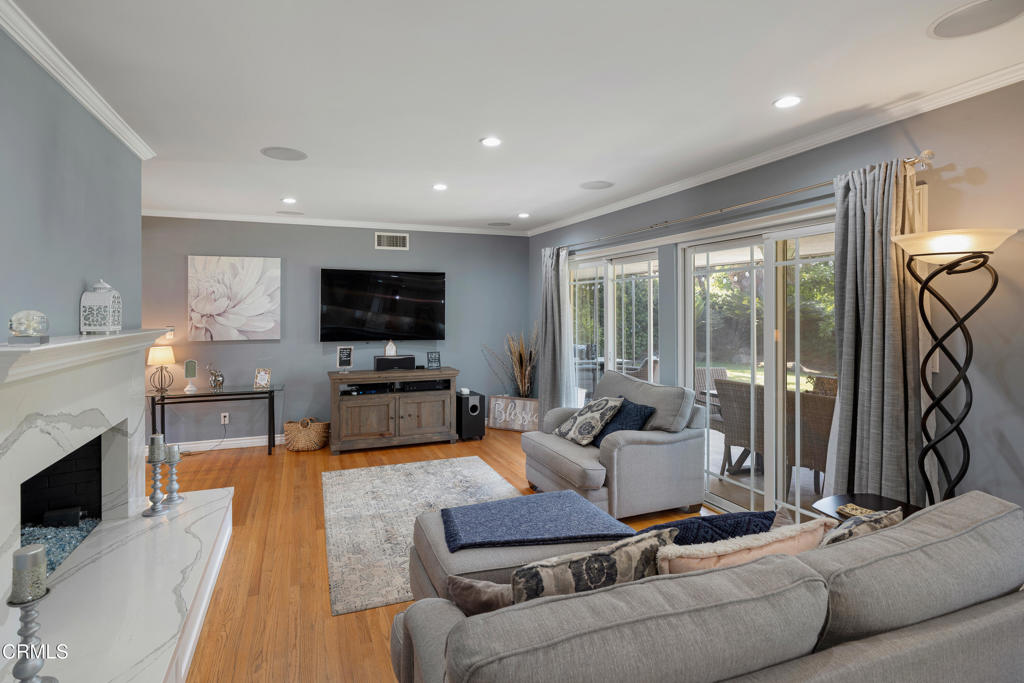 142 W Santa Anita Terrace