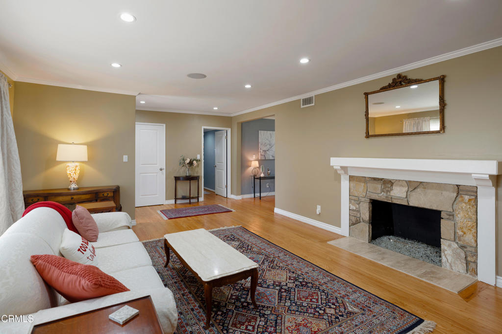 142 W Santa Anita Terrace