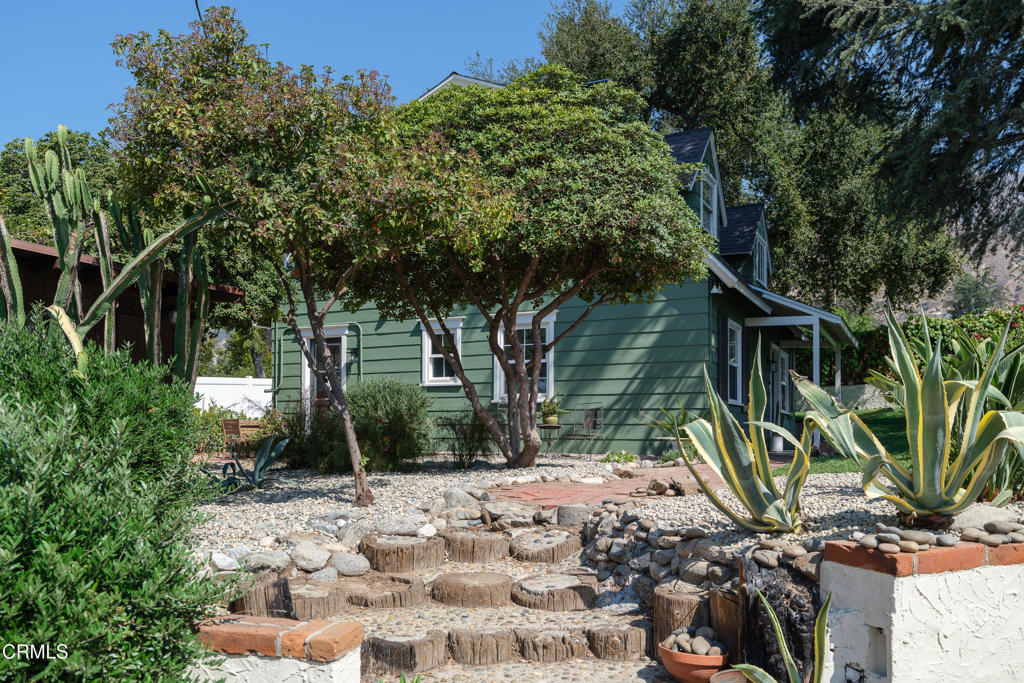 3269 Summit Avenue