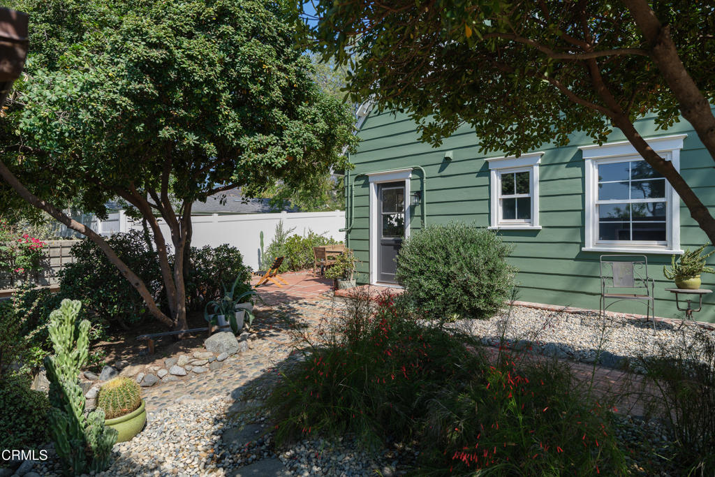 3269 Summit Avenue