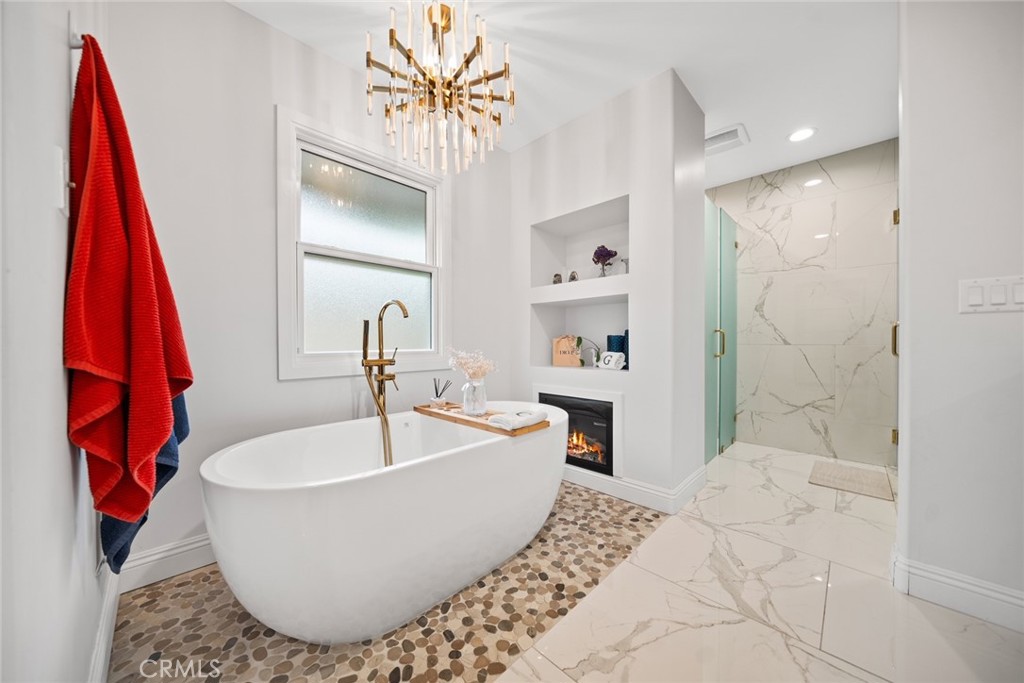 2155 VALENTINE Place