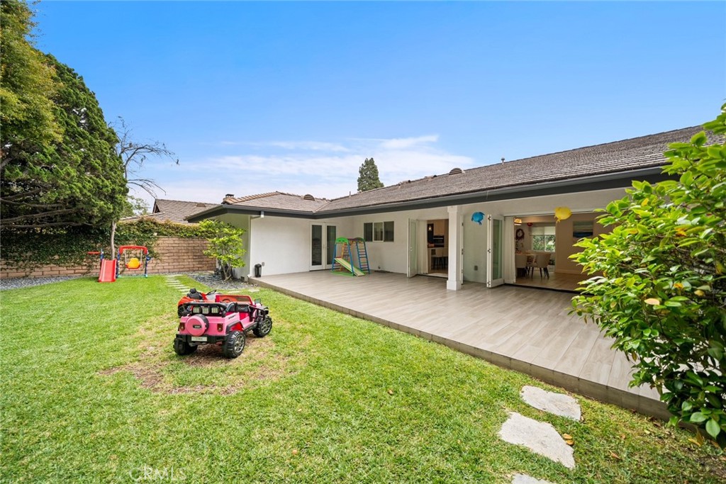 2155 VALENTINE Place