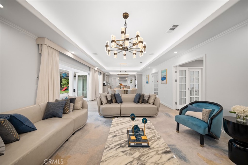 2155 VALENTINE Place