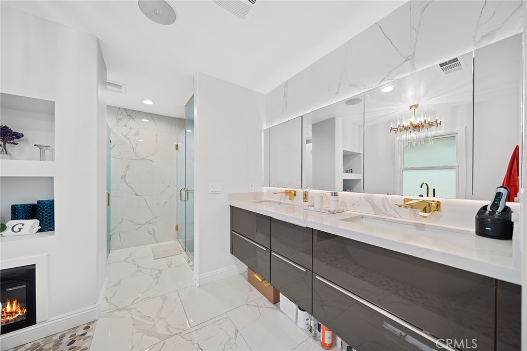 2155 VALENTINE Place