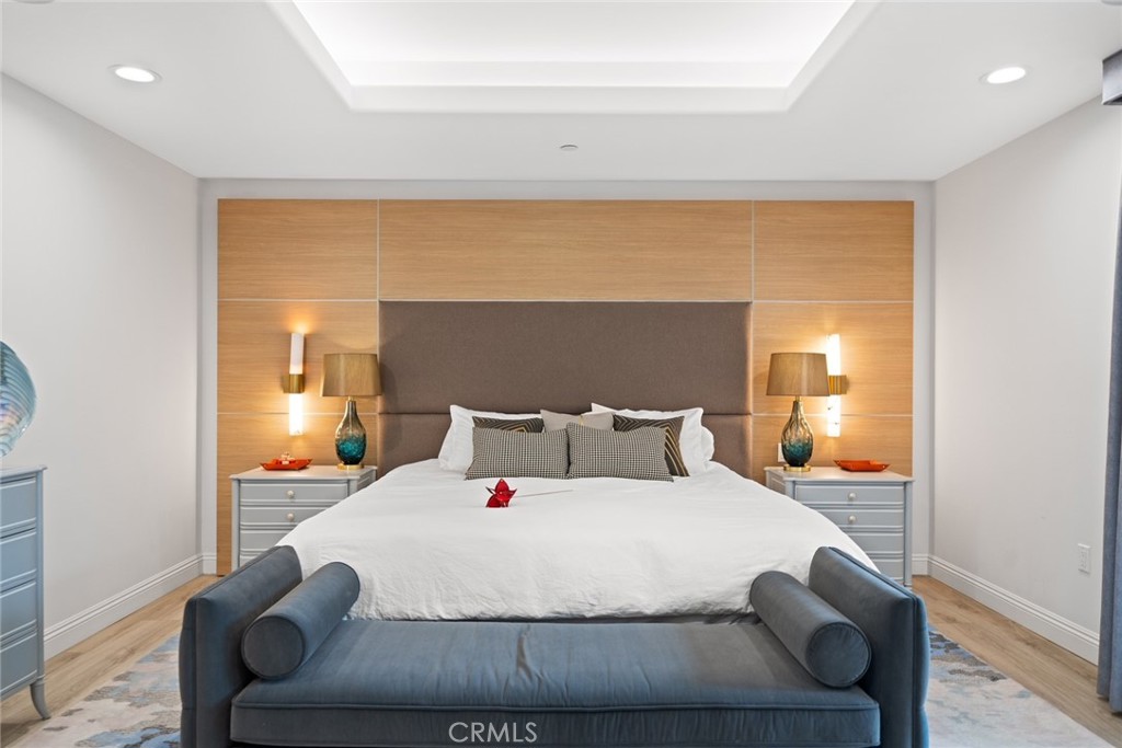 2155 VALENTINE Place