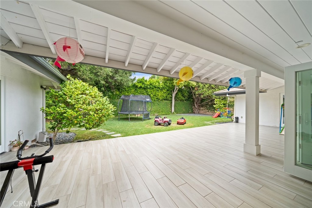 2155 VALENTINE Place