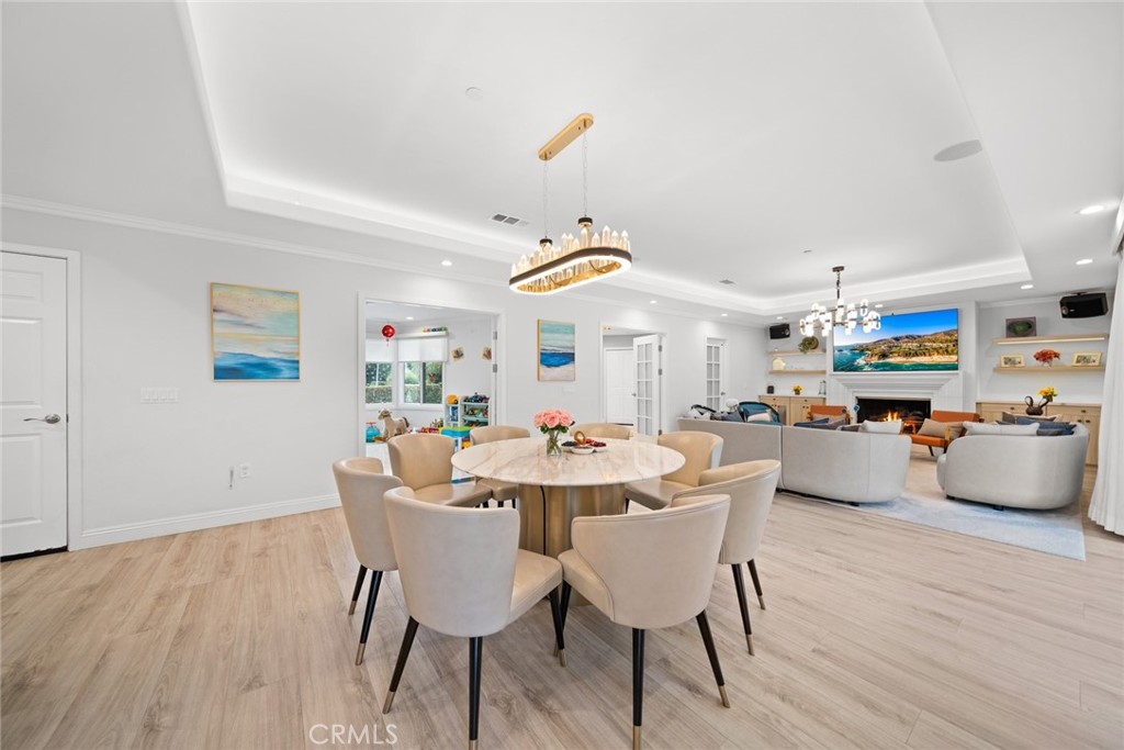 2155 VALENTINE Place