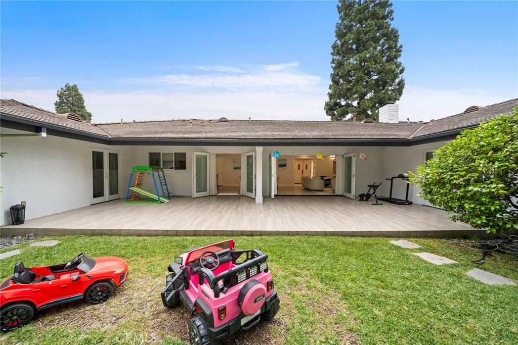 2155 VALENTINE Place