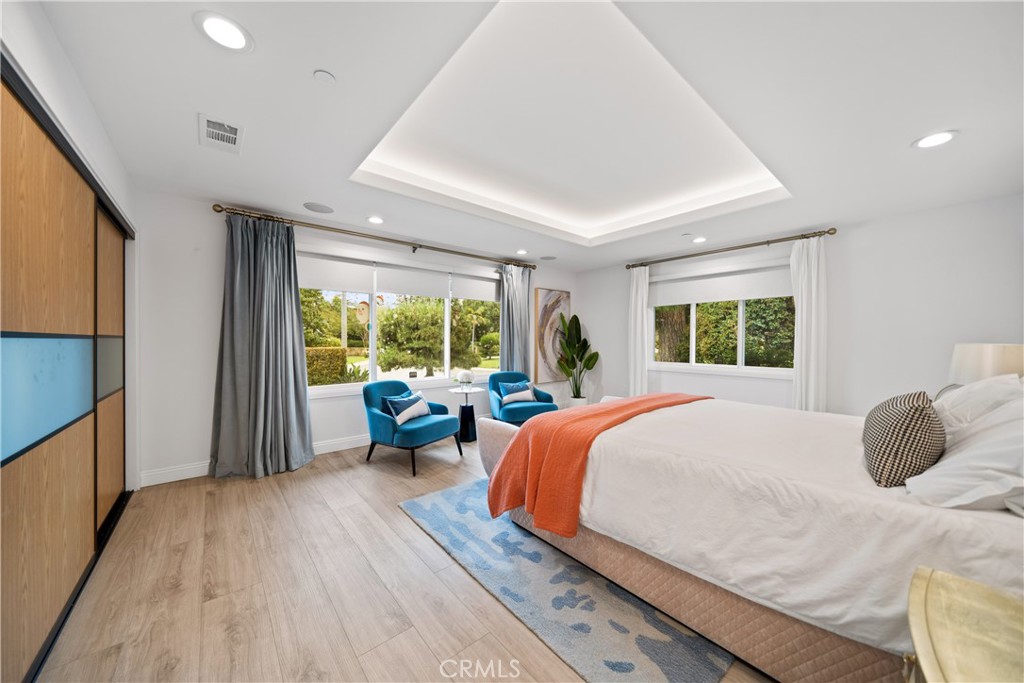 2155 VALENTINE Place